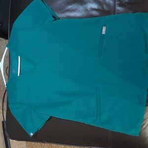 Figs Hunter Green Women's Three Pocket Scrub Top
